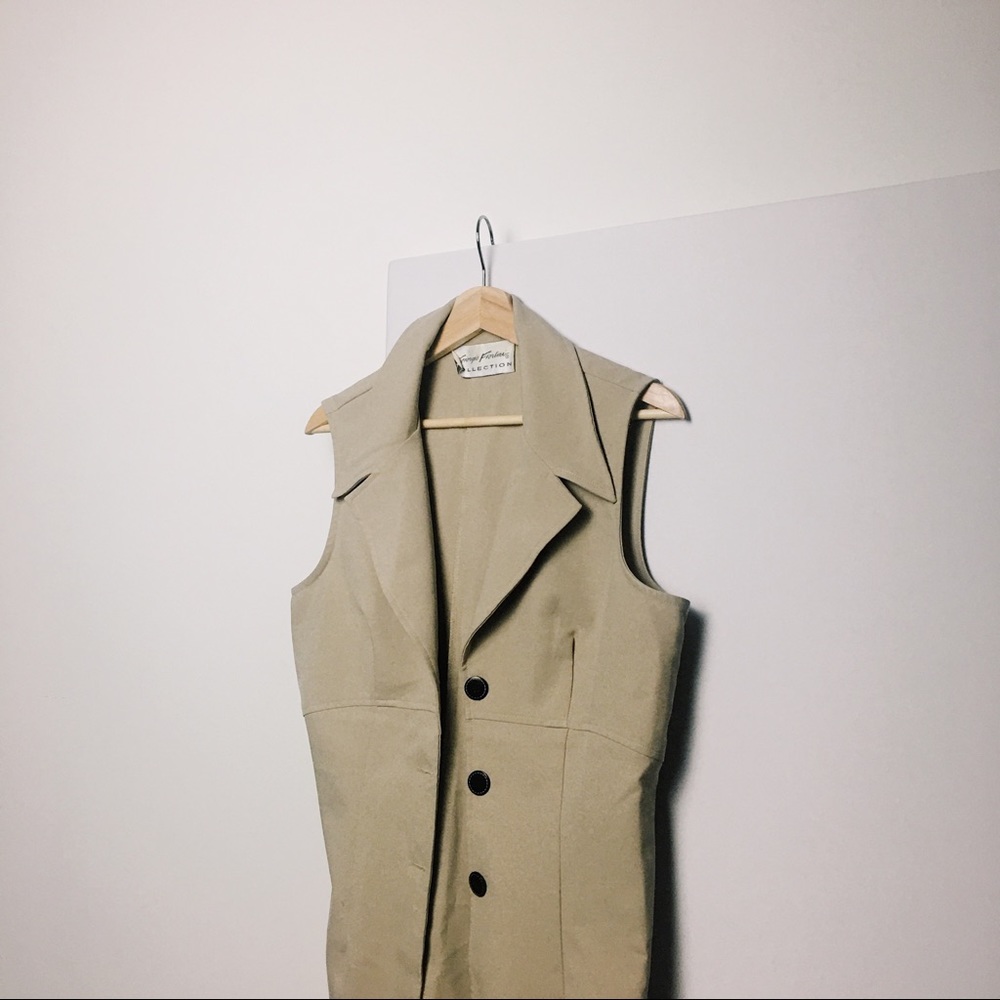 Sleeveless Fitted Spring Jacket